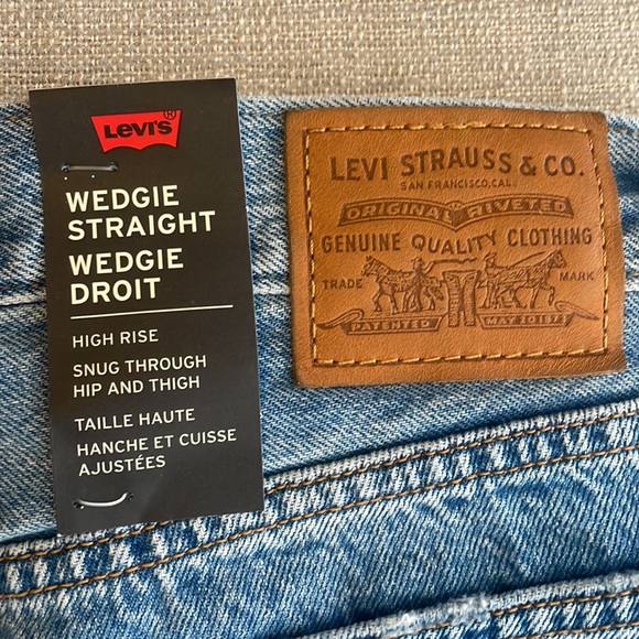 NWT Levi’s Wedgie Straight High-Rise Jean Light Denim from Aritzia - Picture 12 of 12